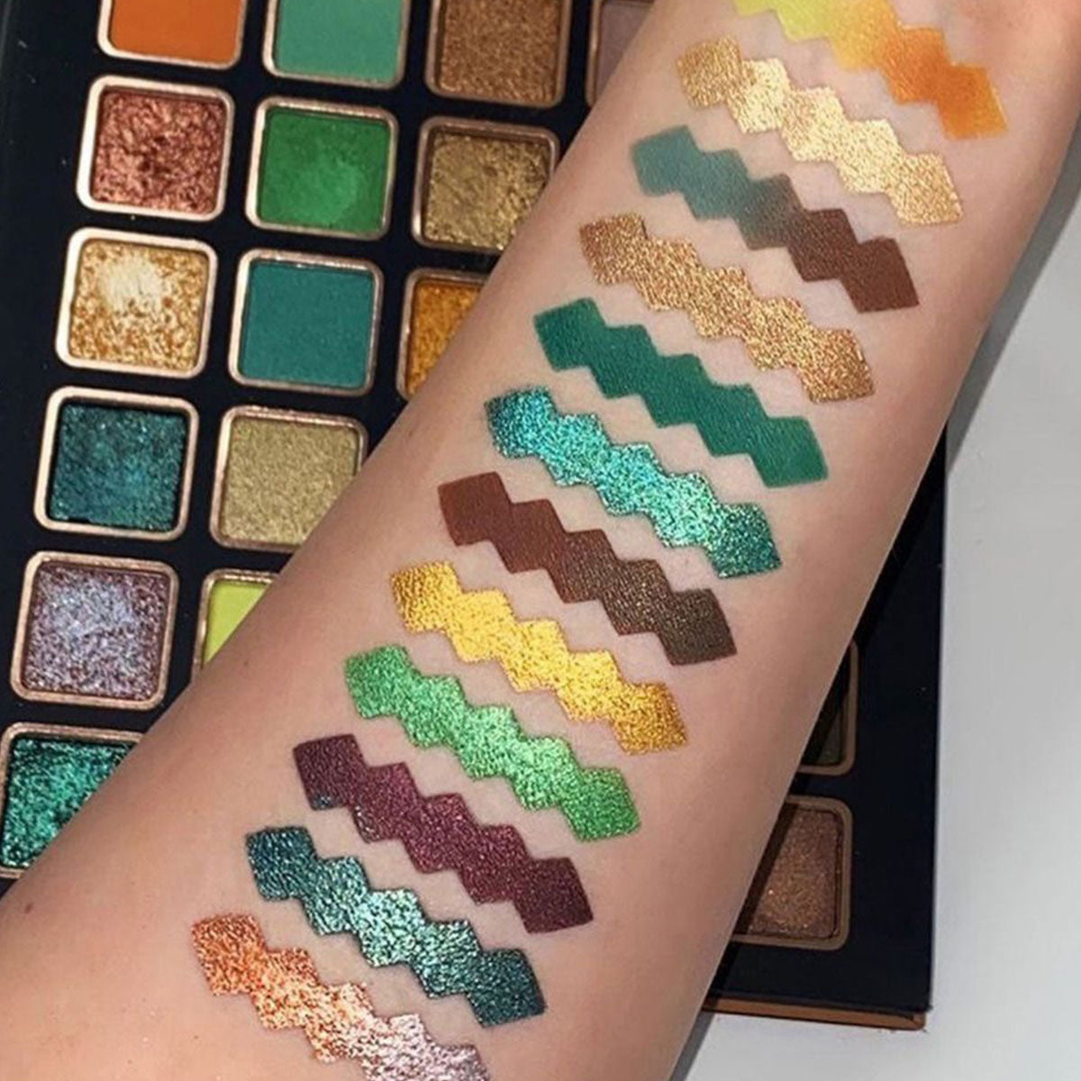 Emerald City oogschaduwkleuren, ideaal voor het creëren van smokey eyes en natuurlijke looks met een twist.