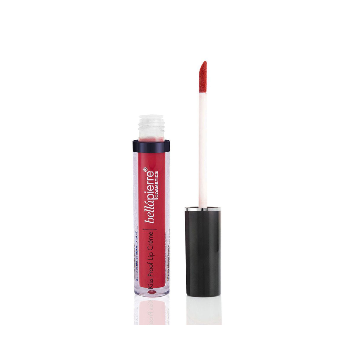De zachte applicator van de Bellapierre Kiss Proof Lip Crème voor een strakke en gemakkelijke aanbreng van de Hothead lipkleur.