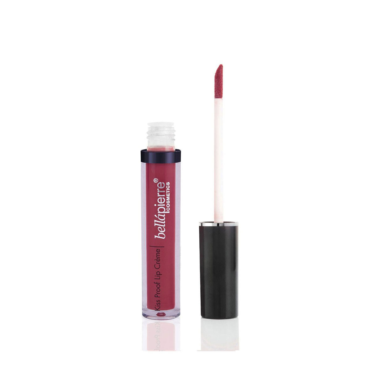 De zachte applicator van de Bellapierre Kiss Proof Lip Crème voor een strakke en gemakkelijke aanbreng van de Rosepetal lipkleur.
