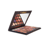Detailfoto van de warme en koele nude tinten in het Bellapierre Ultimate Nude palette, variërend van matte finishes tot subtiele shimmers.