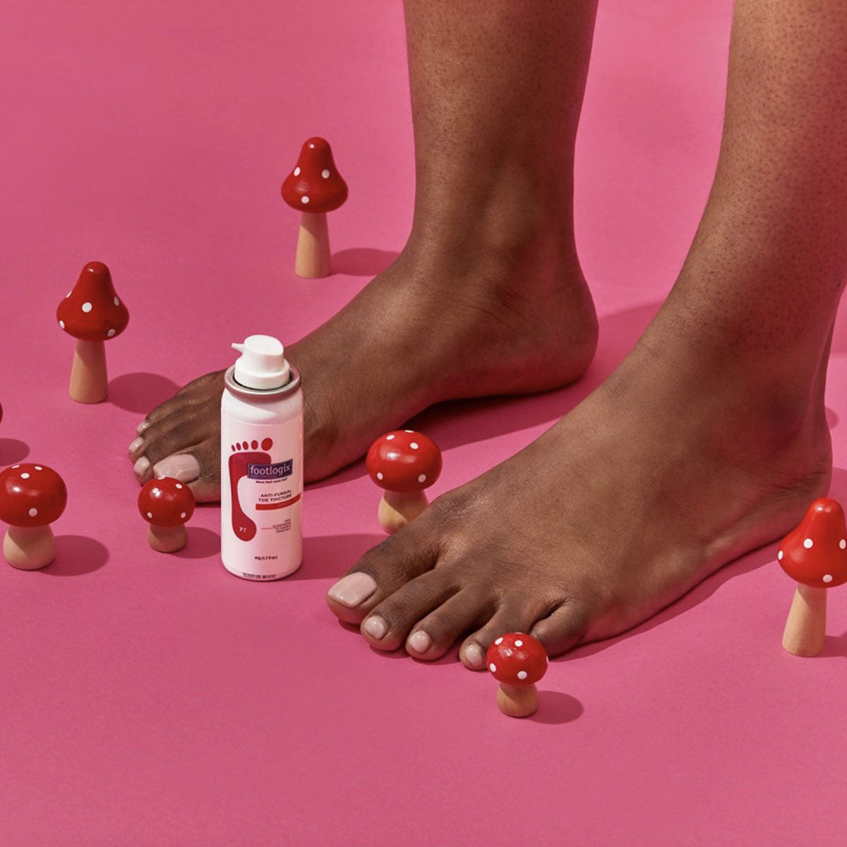 Footlogix Nail Tincture spray bij Schoonheidsinstituut Très Belle met een visuele verwijzing naar de behandeling van schimmelnagels.