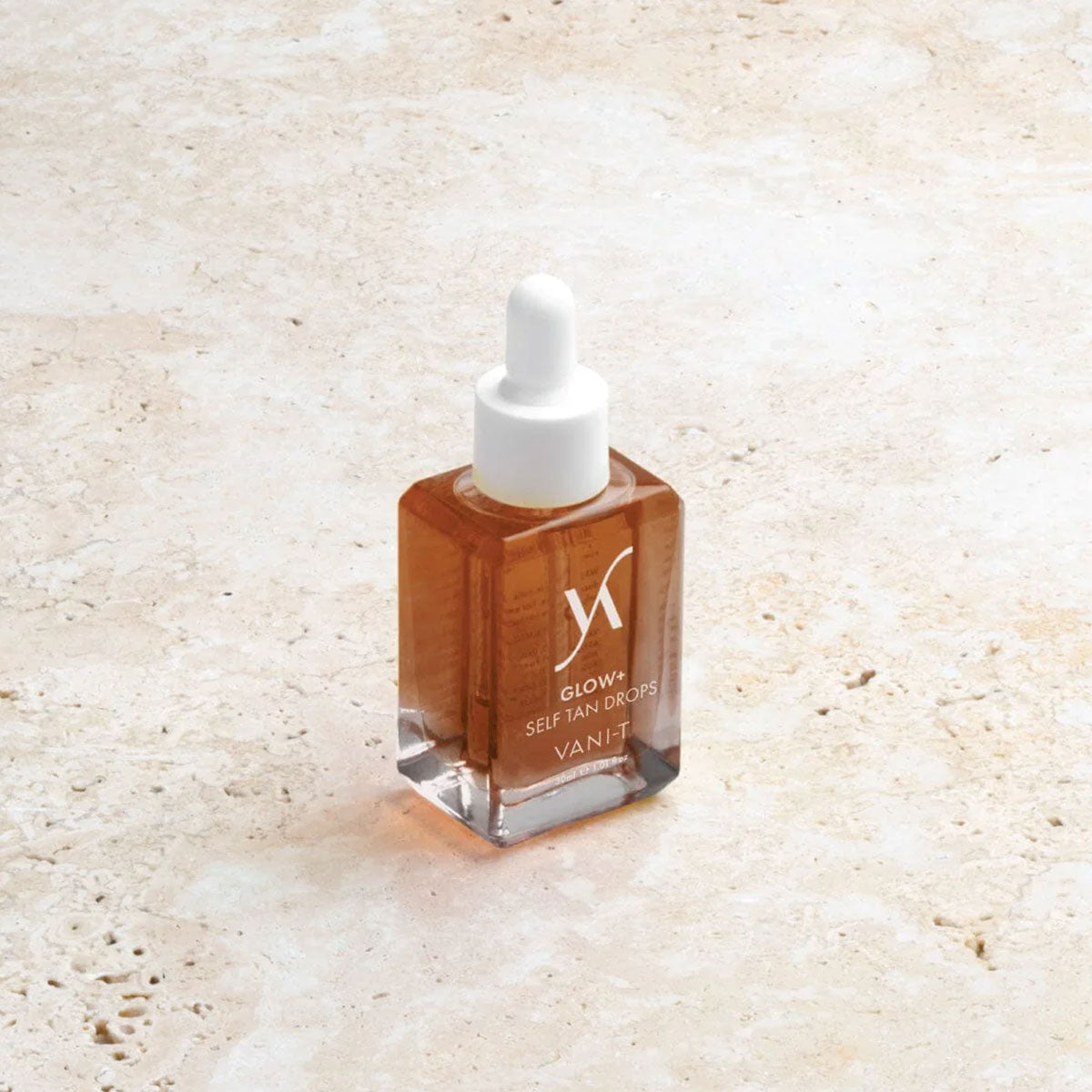 VANI-T Glow+ Self Tan Drops bij Schoonheidsinstituut Très Belle om je eigen dagcrème te mengen voor een stralende teint.