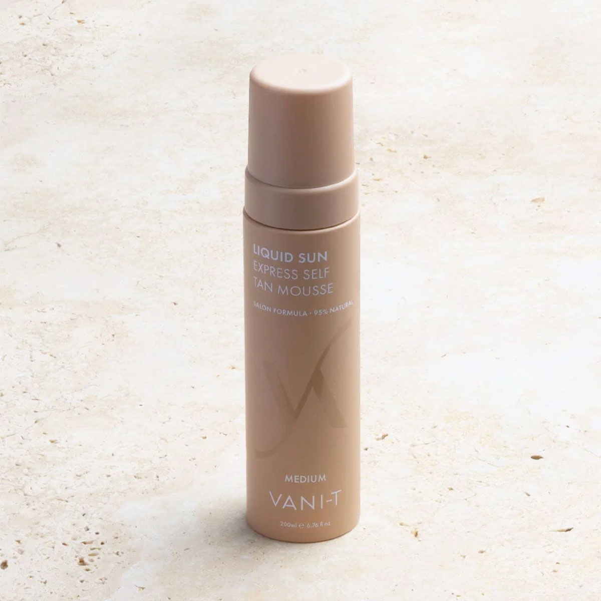 VANI-T Liquid Sun Express Medium mousse bij Schoonheidsinstituut Très Belle voor een natuurlijke, zonovergoten kleur (ideaal voor lichte tot medium huid).
